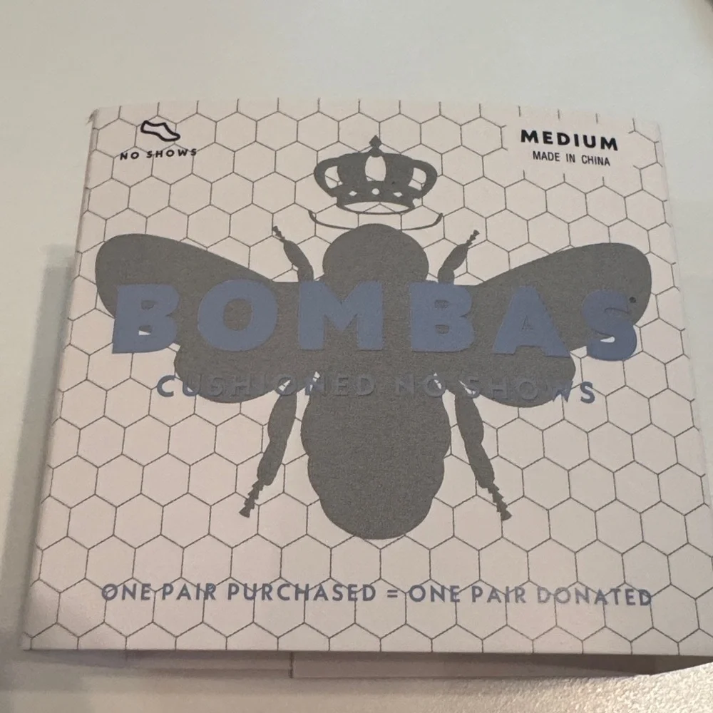 Bombas NWT women’s 4pk Medium no show socks color: blue